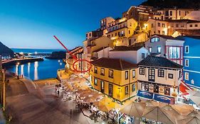 La Nana Del Mar / The Lullaby Of The Sea On Old Harbour